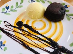 巧克力熔岩蛋糕配香草冰淇淋-萨莉亚意式餐厅(南京环亚凯瑟琳广场店)