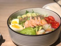 烤鸡肉牛油果撒拉-Maxpoint Kitchen 西餐咖啡(乐峰广场店)
