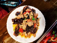 木耳炒肉-民食香·腊排骨野生菌美食(木府店)