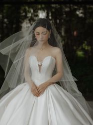 点击看大图 -Renee芮亦婚纱