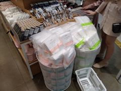 -名创优品(广东东莞东城万达2店)