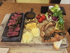 -Mark&Mars Restaurant