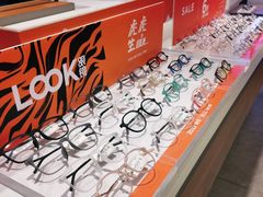-LOOK眼镜·蔡司依视路配镜(宝山万达店)