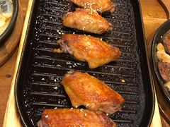 料理烤焦香翅中-老东镇啤酒屋海鲜加工·蒸汽海鲜·海鲜烧烤(台东店)