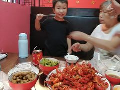 -虾弄弄海派小龙虾·牛羊蝎子火锅