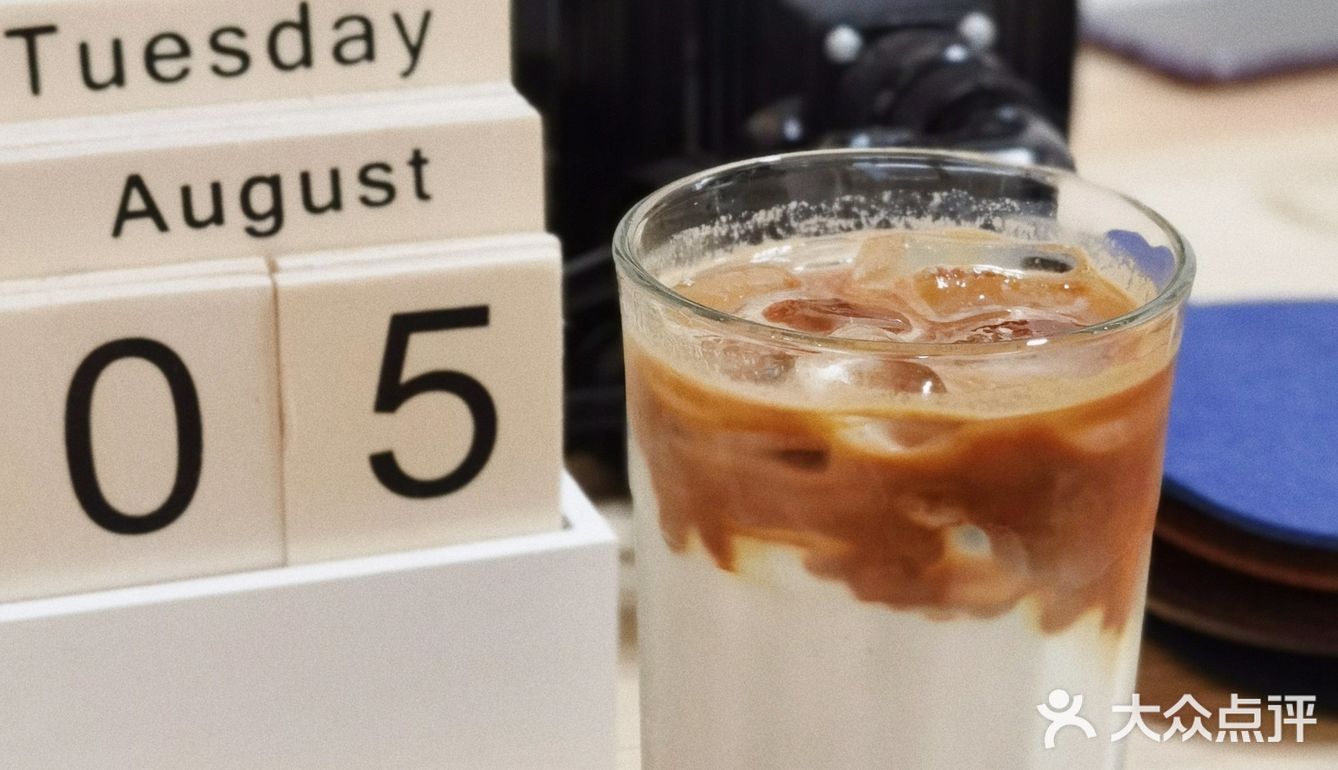 简约白墙风咖啡店🍂