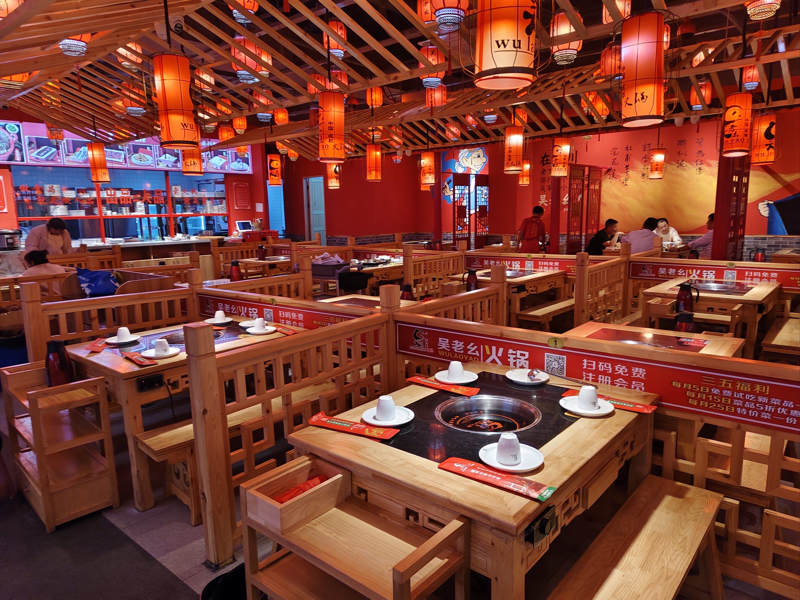 这里环境还不错哦,优惠比较多,前边就是厕