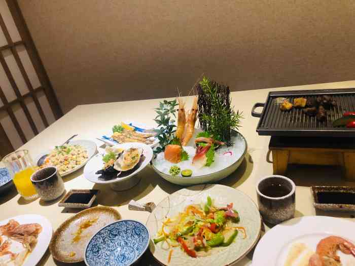 【紫樱花日本料理】 延安路595号浙江大酒店5楼 【环境】如果不在大众