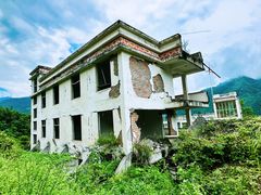 -四川汶川特大地震漩口中学遗址