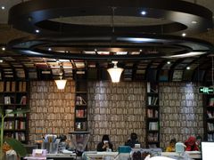 -钟书阁(松江泰晤士小镇店)