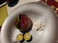 巧克力慕斯配树莓酱-厚积云牛排餐吧(宽窄巷子店)