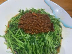 有机豆苗-老滇山寨•云南特色菜•地方菜•民族风情歌舞表演(金碧店)