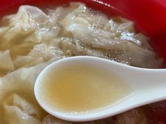 酱油猪油熬成的汤-张阿三馄饨店