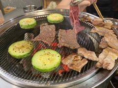 -围炉肉舍•炭烤活鳗•丹东海鲜烤肉(步行街店)