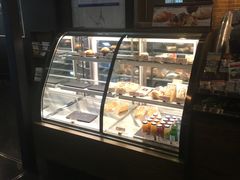 面包甜点陈列柜-星巴克(北京中化大厦店)