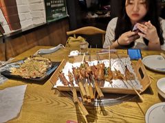 纯手工羊肉串-聚串门儿·东北烧烤(信义坊店)