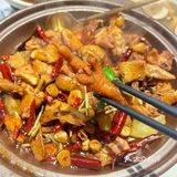 福州这家饭店它竟然用「「中指」」指着我！！