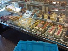 面包甜点陈列柜-静安面包房(凌云路店)