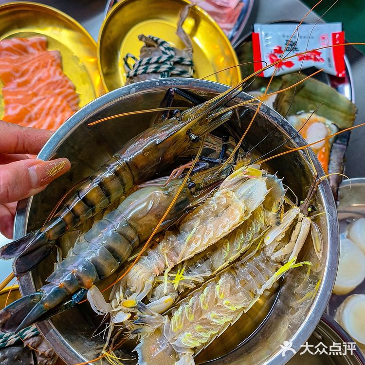 缸里现捞 想吃什么直接拿 肉眼可见的新鲜！