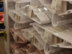 -名创优品(北京新中关购物中心地铁层店)