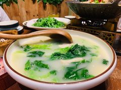 -老滇山寨•云南特色菜•地方菜•民族风情歌舞表演(金碧店)