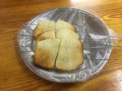 甜馒头-亮亮烧烤(积玉桥总店)
