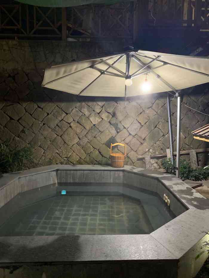 于山宾馆福龙雅境温泉-"大中午来泡温泉,也算比较不怕热了,哈哈哈.