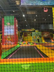 -蹦蹦跳跳(新奥购物中心店)