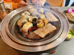 -围炉肉舍•炭烤活鳗•丹东海鲜烤肉(步行街店)