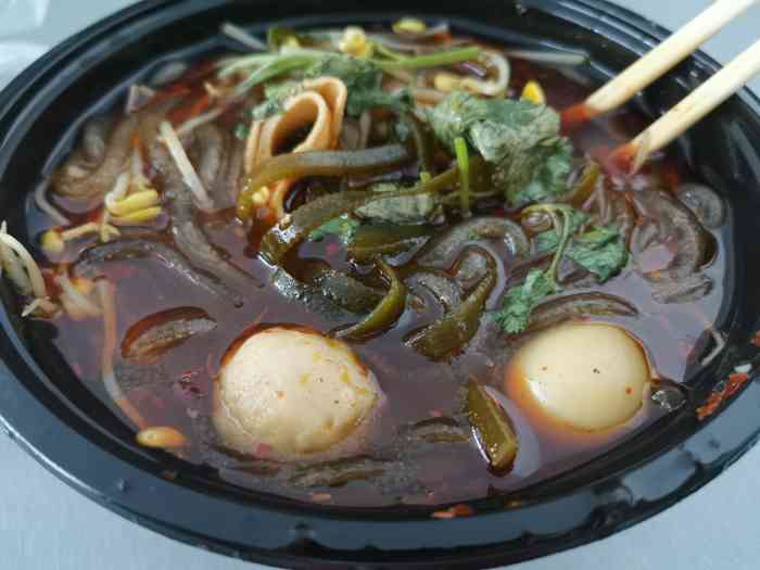 打分 叫的外卖…酸辣粉挺好吃的…不过微辣也挺辣的