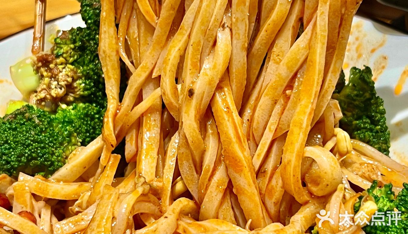 超级螺蛳粉 推荐三年以上螺蛳粉粉龄的顾客尝试哈