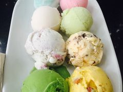 -莓园冰淇淋店
