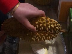 -上海龙吴水胜海发市场