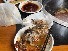 -东北烧烤铁锅炖水库鱼