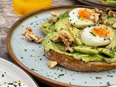 牛油果煮蛋吐司-RAC BAR(安福路店)