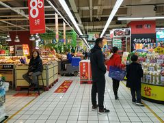 糖果区，加工食品区，显示8.5折-家乐福(八宝街店)