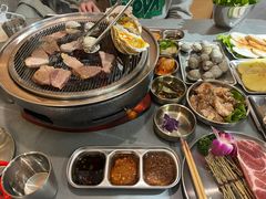 -围炉肉舍•炭烤活鳗•丹东海鲜烤肉(步行街店)