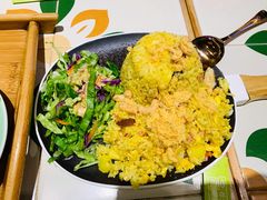 菠萝虾仁炒饭-越弥越南传统美食馆
