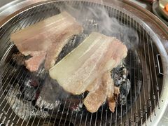 -围炉肉舍•炭烤活鳗•丹东海鲜烤肉(步行街店)