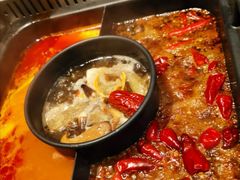 -老牌坊云南鱼豆花火锅(爱建店)