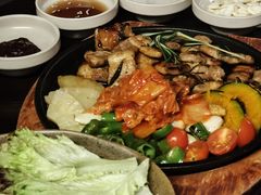 菠萝烤黑猪肉-Fuzzy Bistro 浮几韩餐·茶酒馆