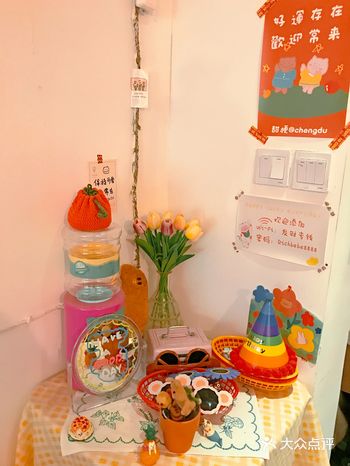 店铺不大，但是很温馨，超级可爱的风格，店内有道具