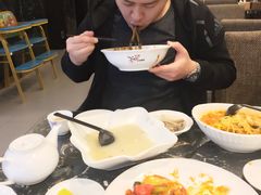 帅哥-桃园中华料理炸酱面(燕儿岛路店)