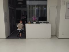 -卡罗酒店(东门晒布地铁站店)