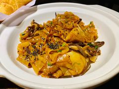 豉油皇炒陈村粉-大良毋米粥·粥底火锅(岭南天地店)