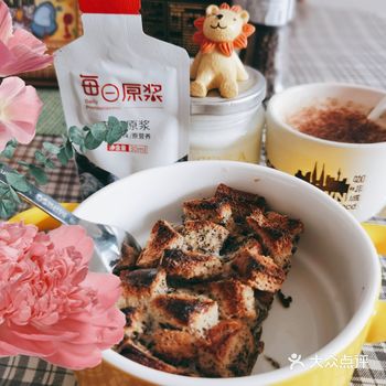 吐司照关晓彤版做的，后来发现淋上酸奶可以增加口感