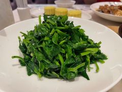 鸡油炒豆苗-香港百合居(LCM置汇旭辉广场店)