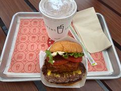 芝士牛肉蘑菇堡-Shake Shack(成都太古里店)