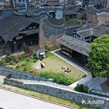 租下清代古宅安家，北大硕士夫妻活出城市人羡慕的样子