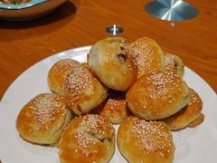 酥皮烤包子-乡村馕坑肉·烧烤·新疆菜·本地人更爱吃(阿勒泰首店)